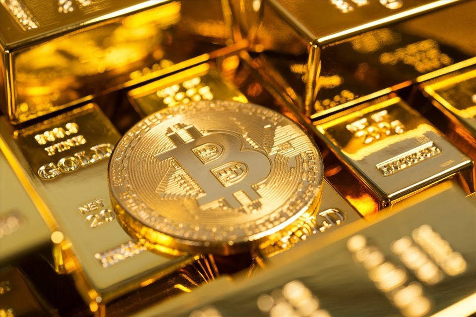 Bitcoin-And-Gold-E15